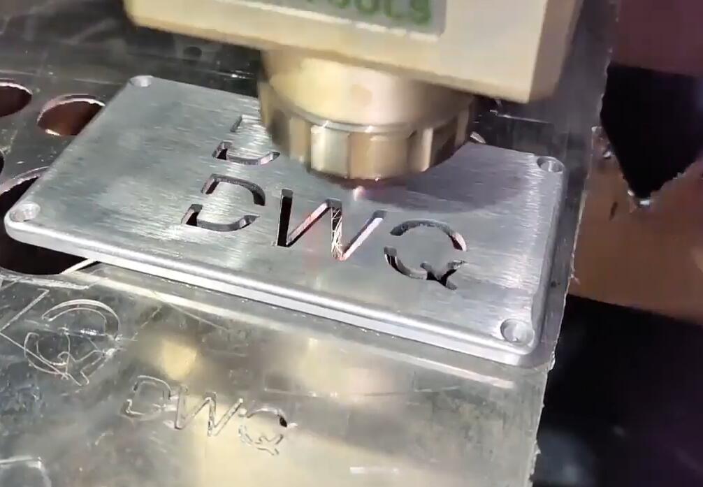 領(lǐng)秀激光光纖激光切割機3mm鋁切割演示